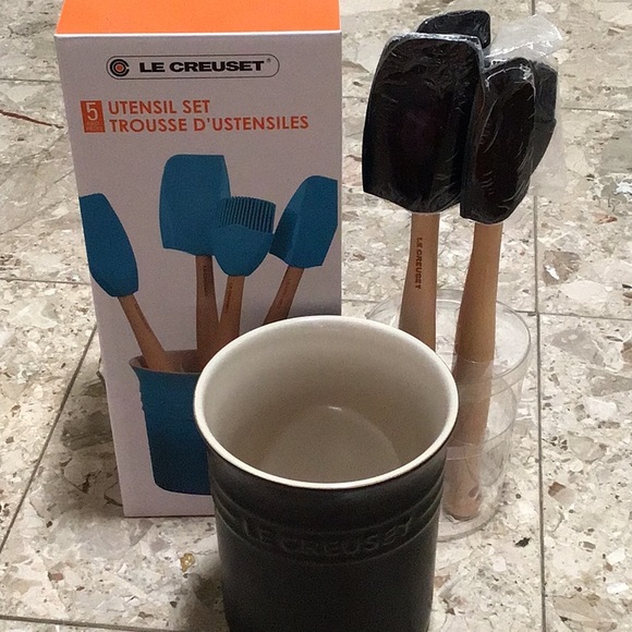 Le Creuset Kitchen Le Creuset Matte Black Utensil Crock Plus